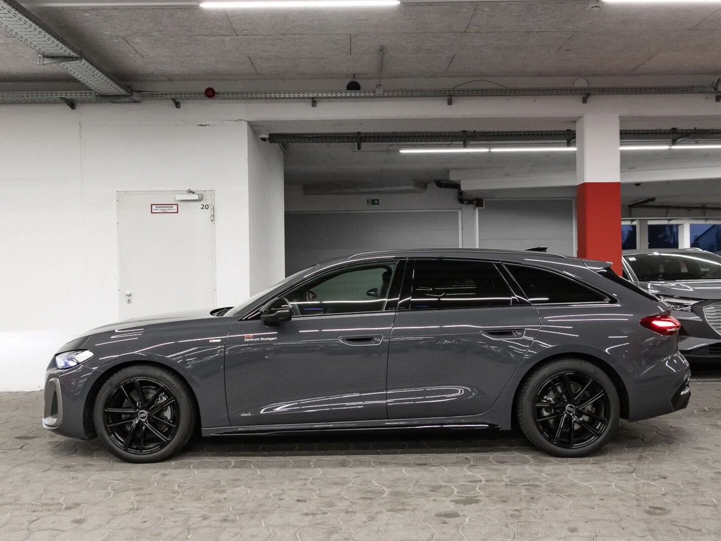 Bild über Audi A5 Avant TDI quattro 150 kW S tronic - für weitere Informationen kontaktieren Sie den Audi Partner