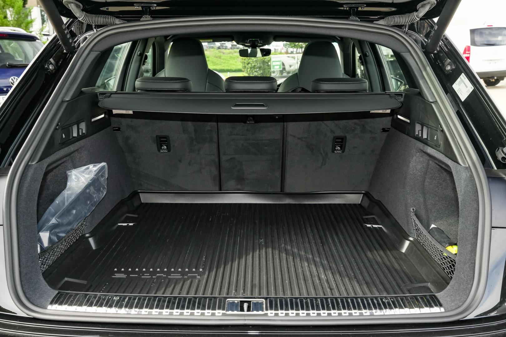 Image about Audi Q8 e-tron 55 e-tron quattro Launch Edition 300,00 kW