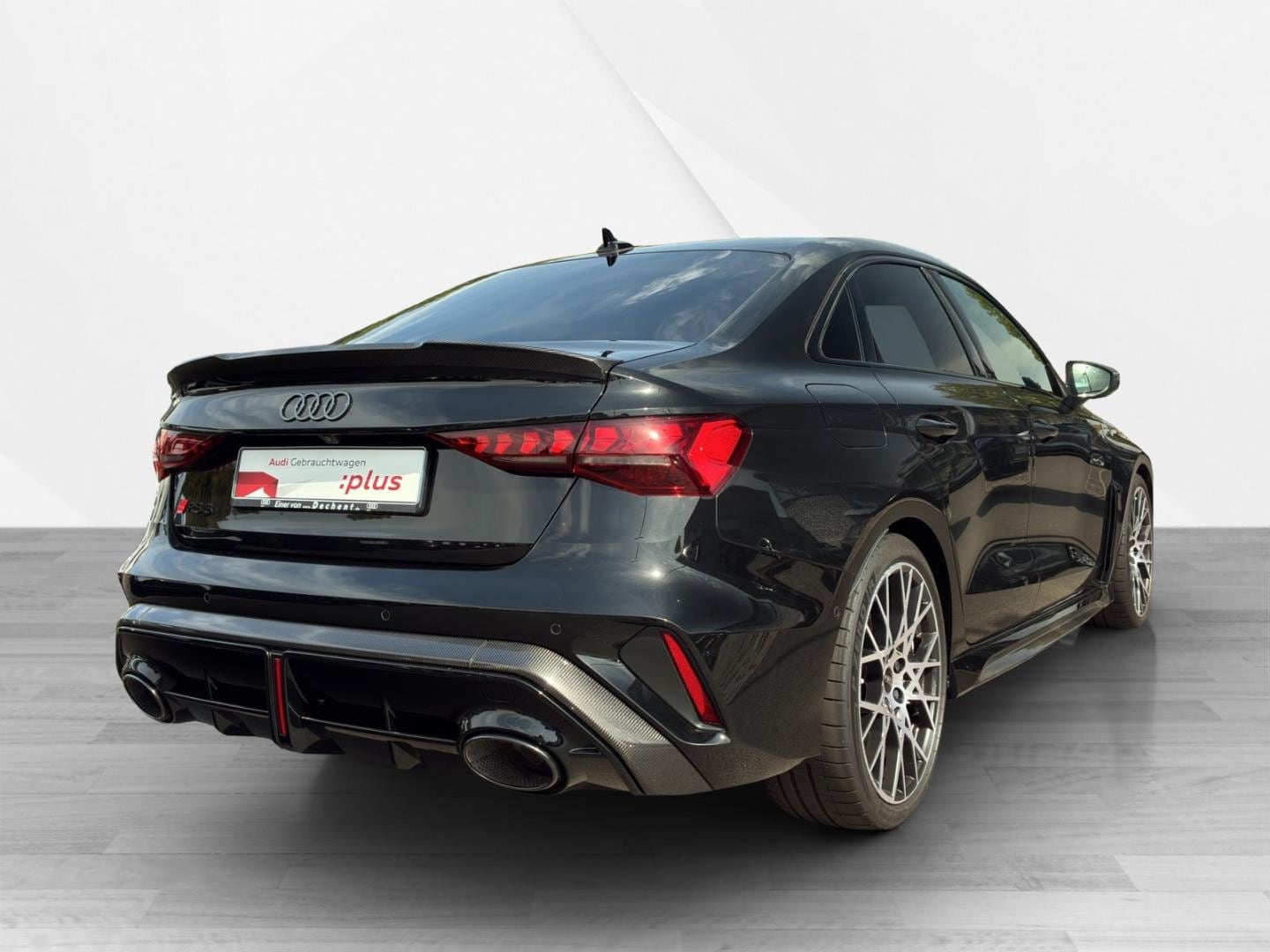 Bild über Audi RS 3 Limousine TFSI quattro S tronic - für weitere Informationen kontaktieren Sie den Audi Partner