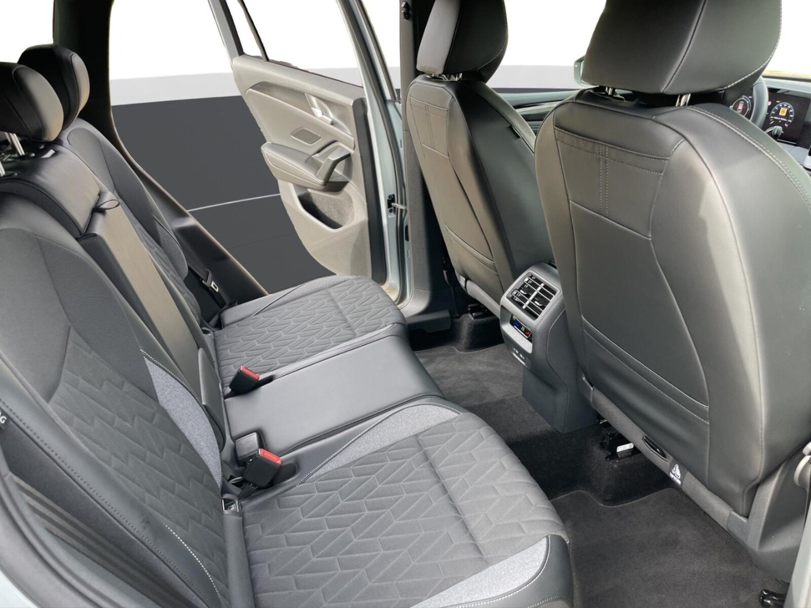 Volkswagen Tiguan – Bild 15
