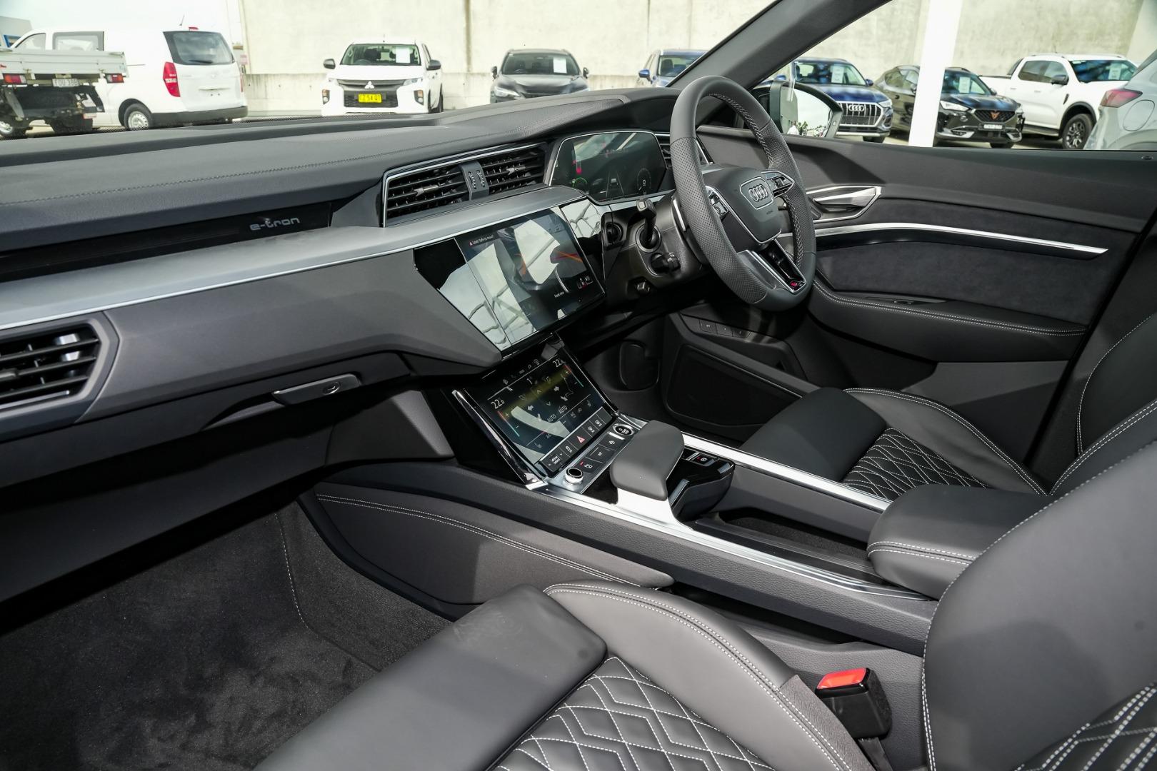 Image about Audi Q8 e-tron 55 e-tron quattro Launch Edition 300,00 kW