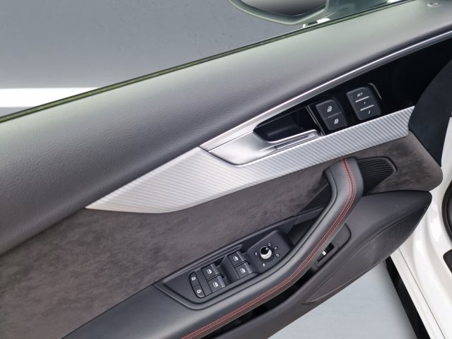 Image about Audi RS 4 Avant TFSI quattro tiptronic