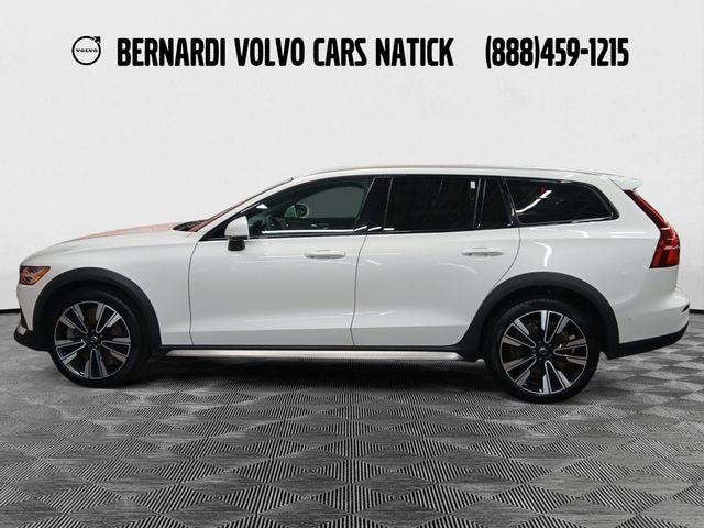 2024 Volvo V60 Cross Country
