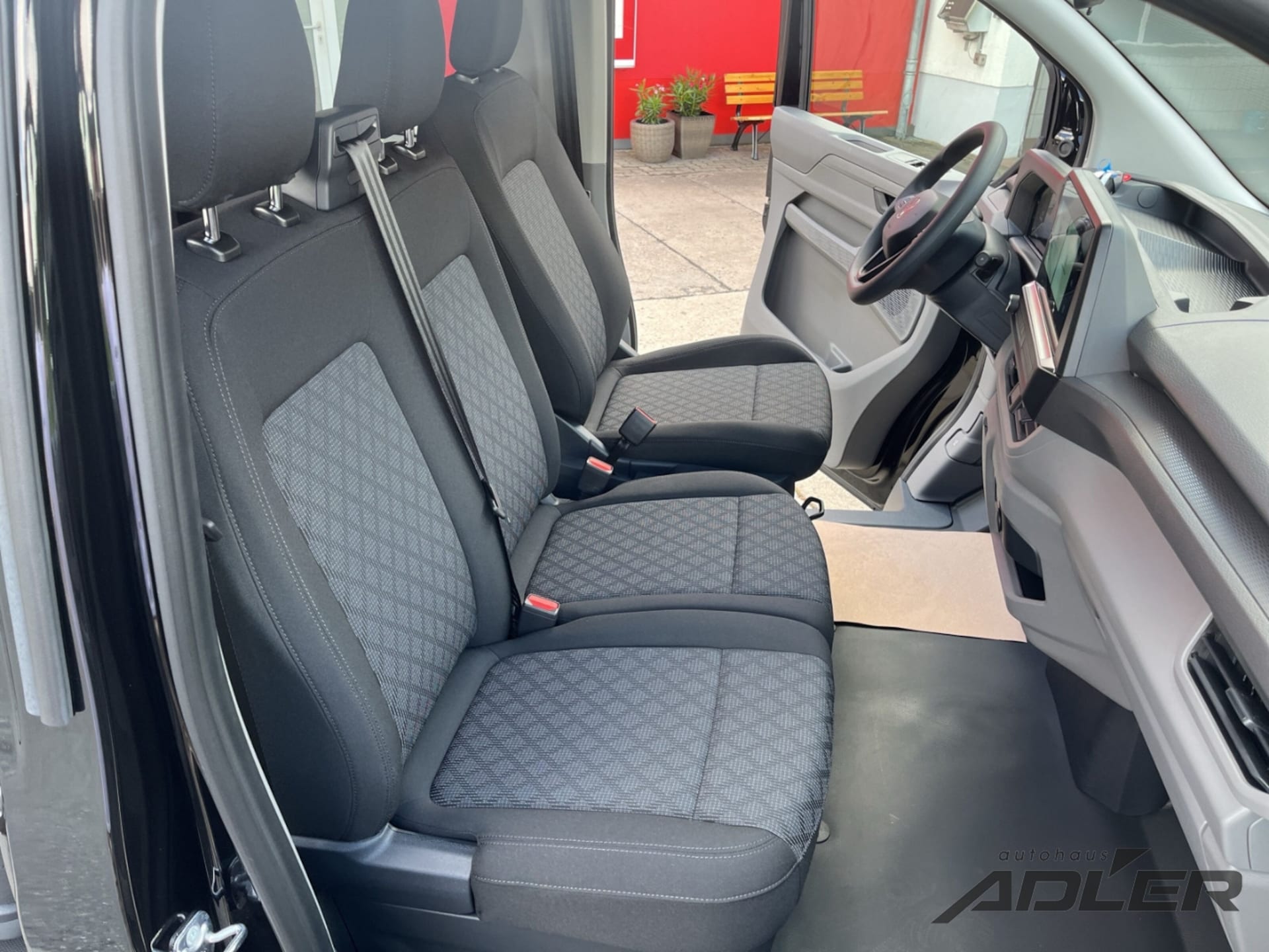 Volkswagen Transporter Kombi langer Radstand