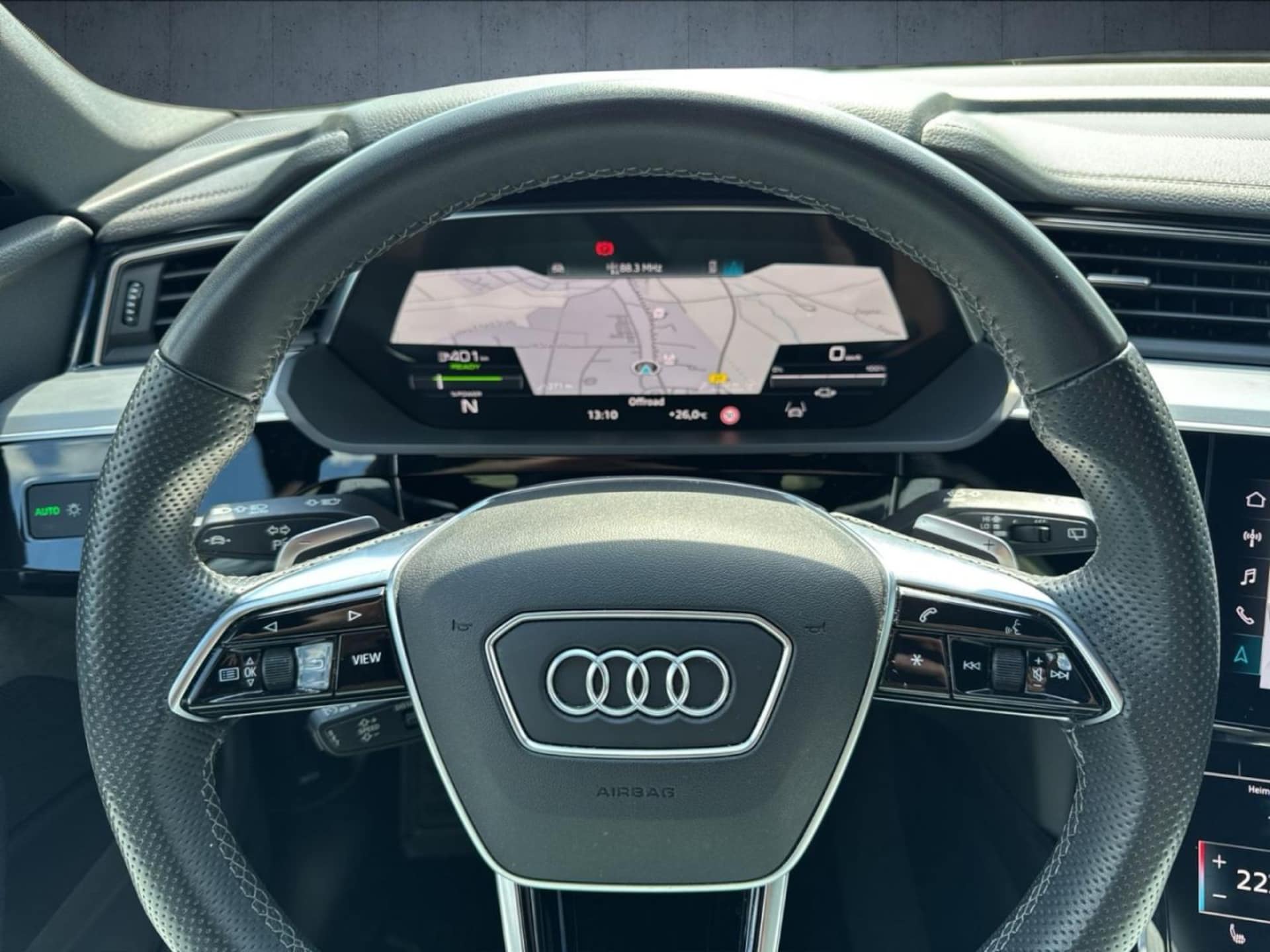 Audi Q8 e-tron S line