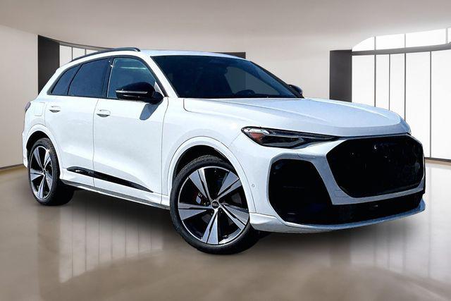 2025 Audi SQ5 Premium Plus's photo