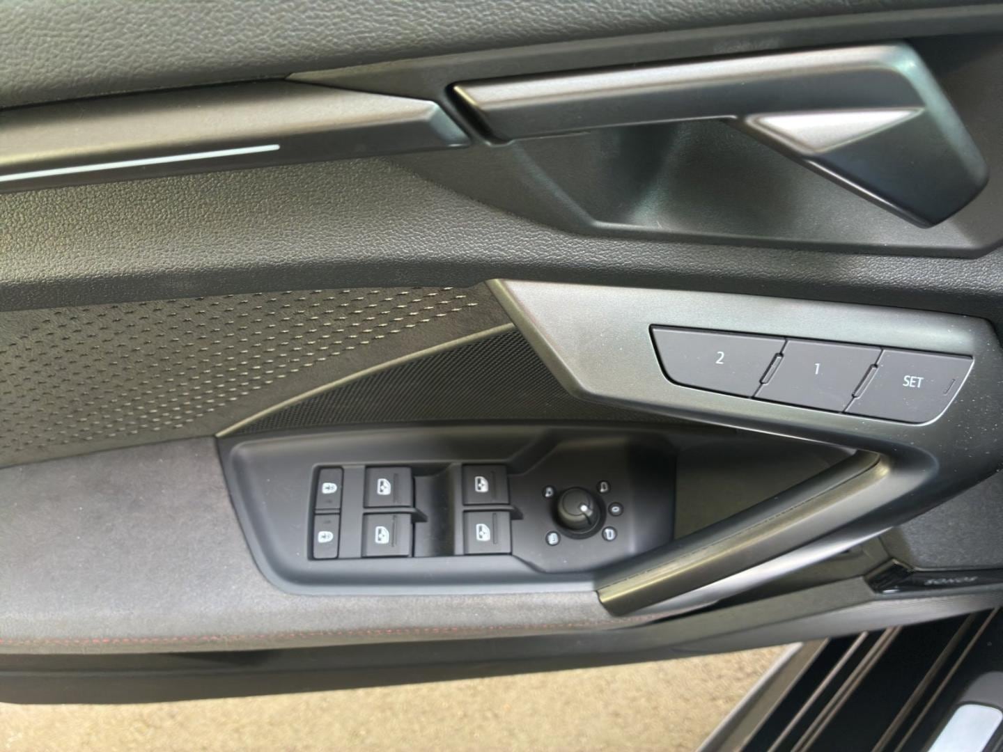 Bild über Audi RS 3 Limousine TFSI quattro S tronic - für weitere Informationen kontaktieren Sie den Audi Partner