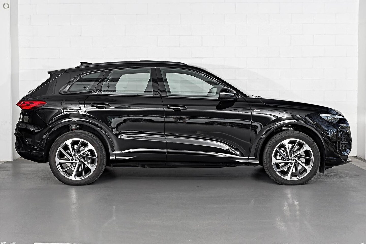 Image about Audi Q5 SUV TDI quattro 150 kW sport
