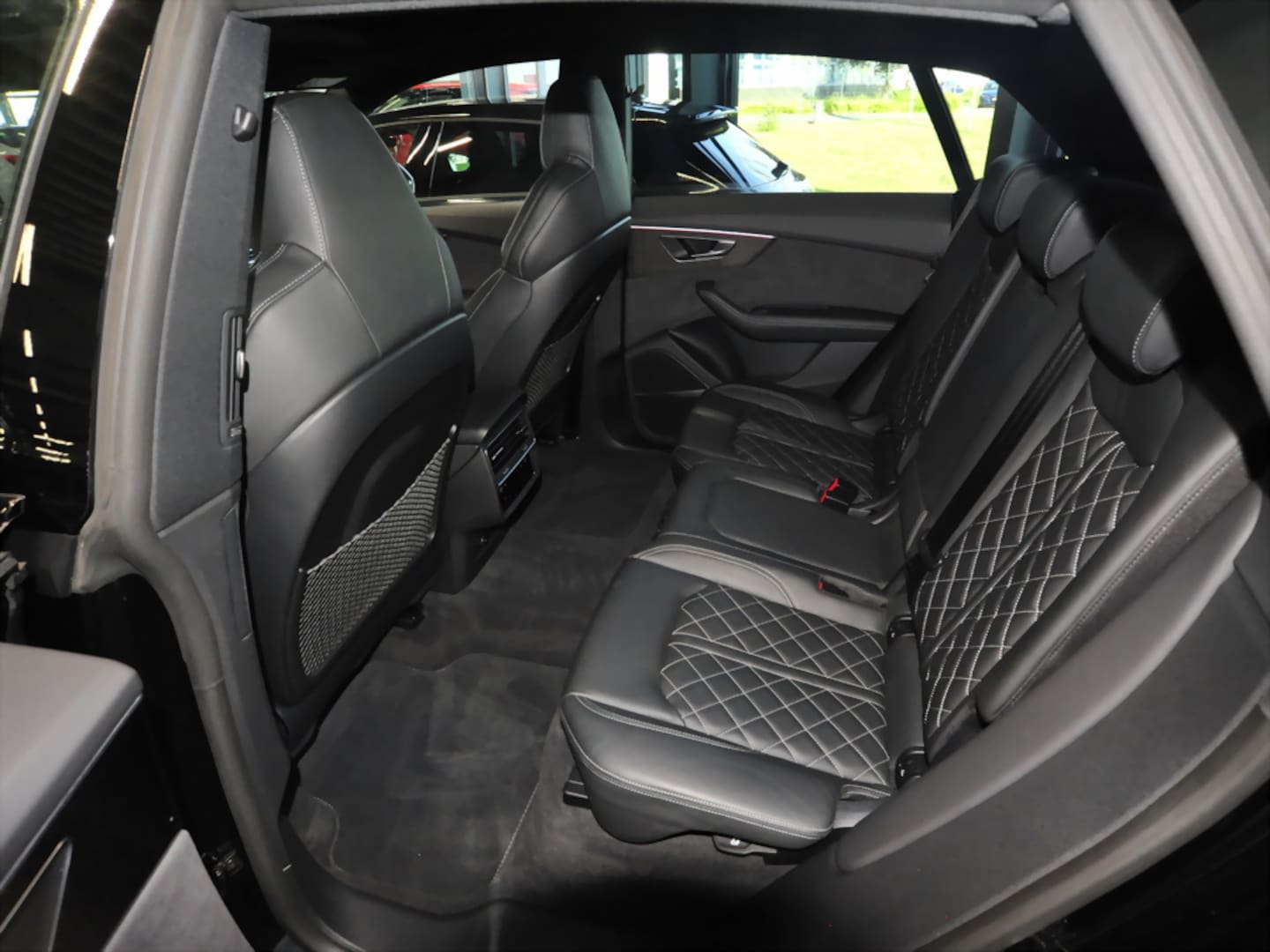 Bild über Audi SQ8 TFSI quattro tiptronic - für weitere Informationen kontaktieren Sie den Audi Partner