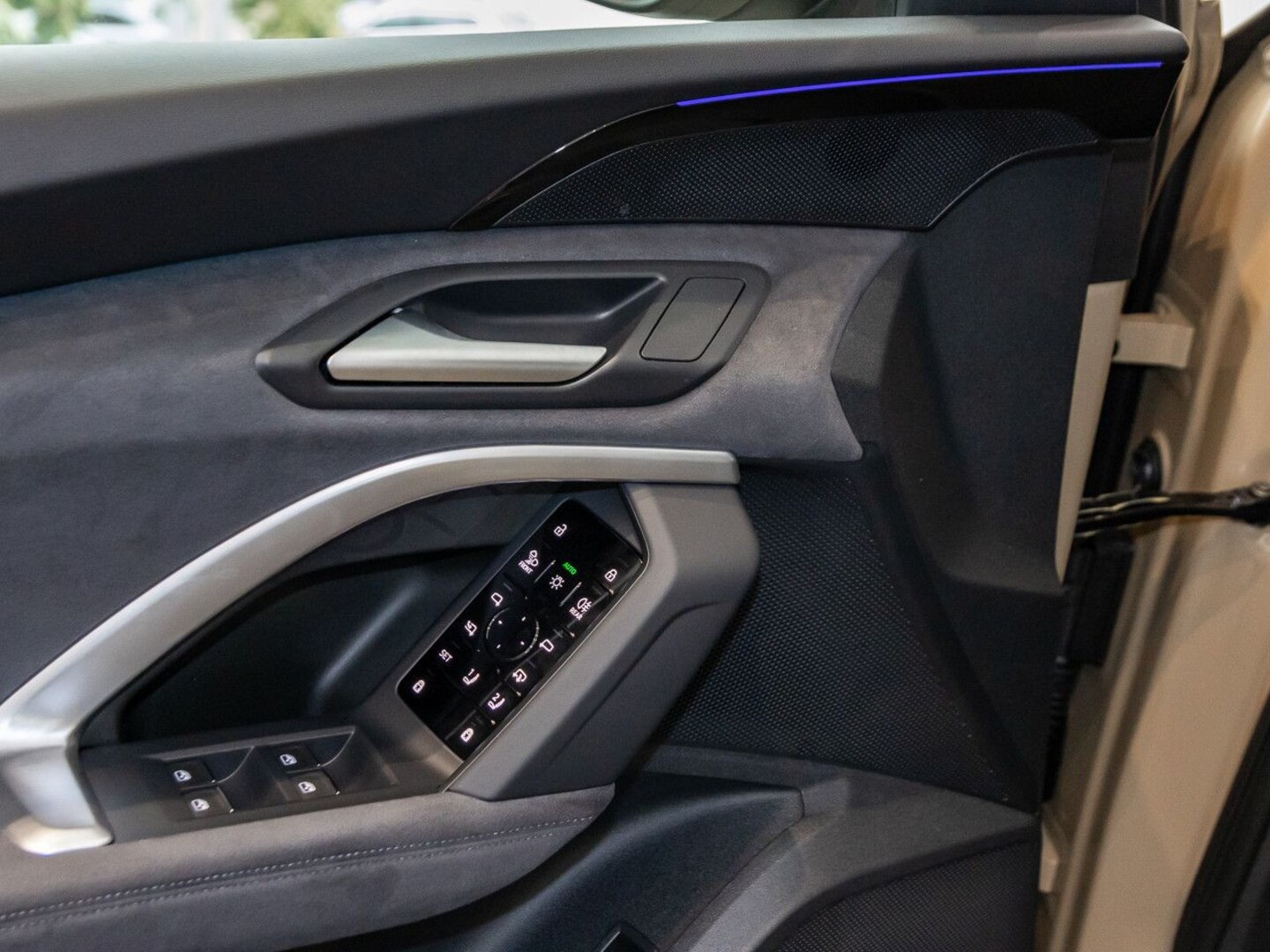 Bild über Audi Q5 SUV TDI quattro 150 kW S tronic - für weitere Informationen kontaktieren Sie den Audi Partner