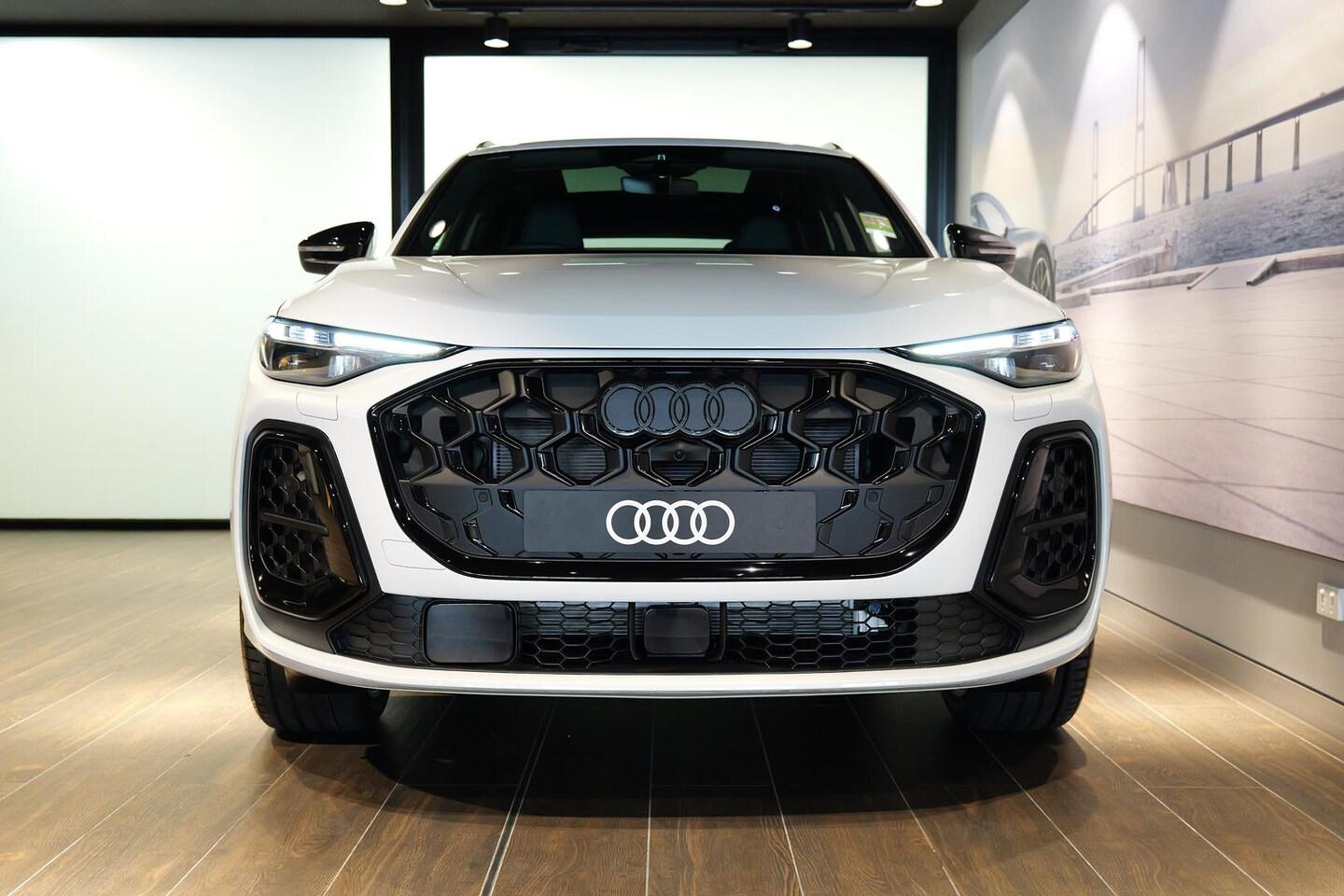 Image about Audi Q5 SUV e-hybrid quattro S tronic