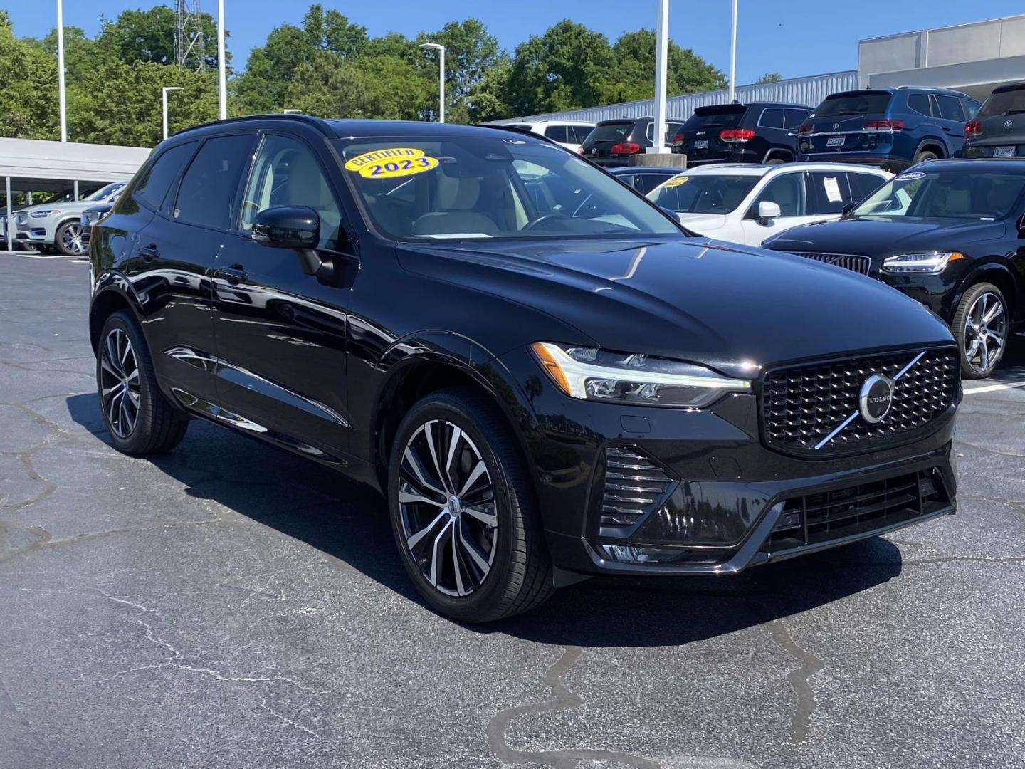 2023 Volvo XC60 B6 Ultimate Dark Theme AWD's photo