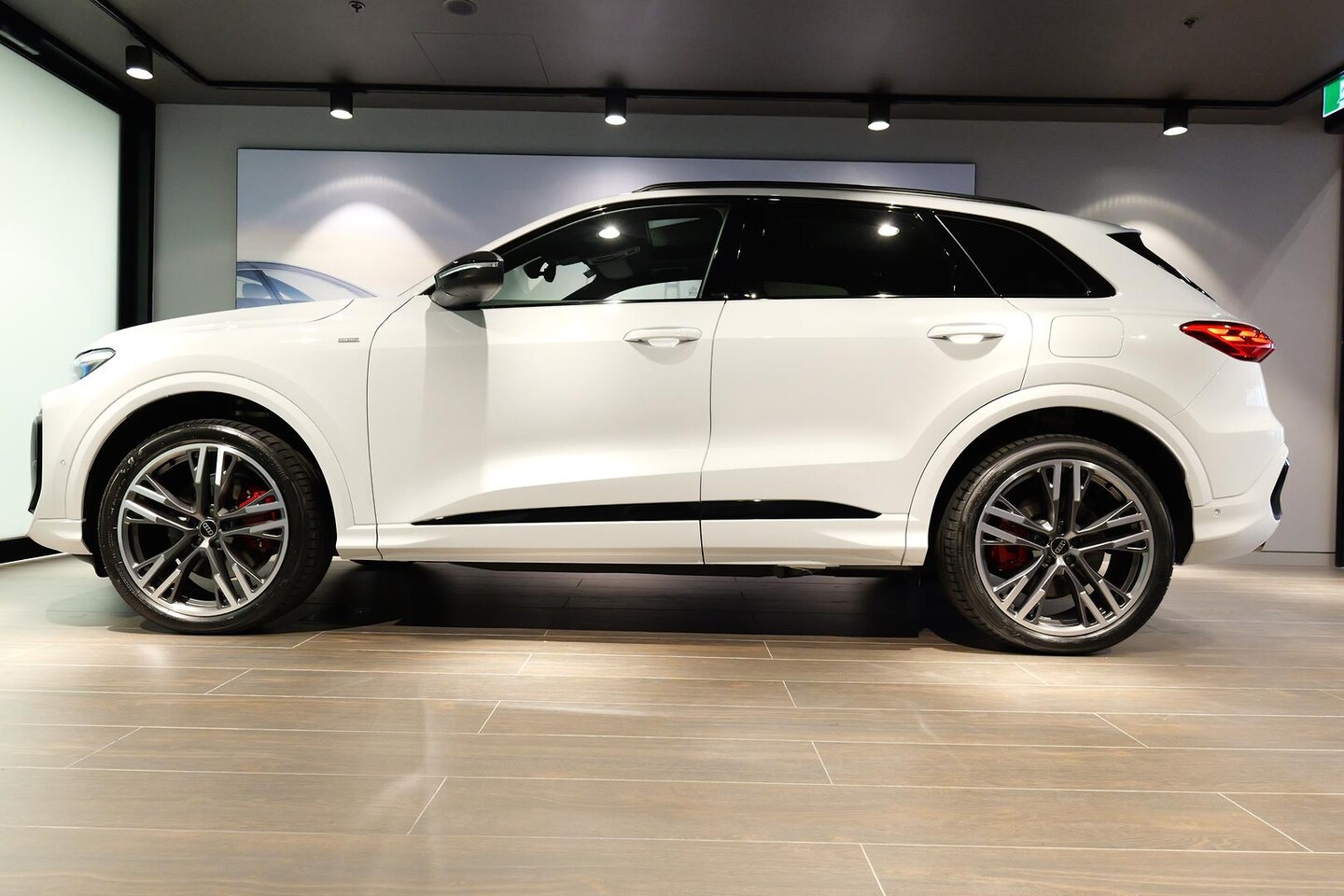 Image about Audi Q5 SUV e-hybrid quattro S tronic