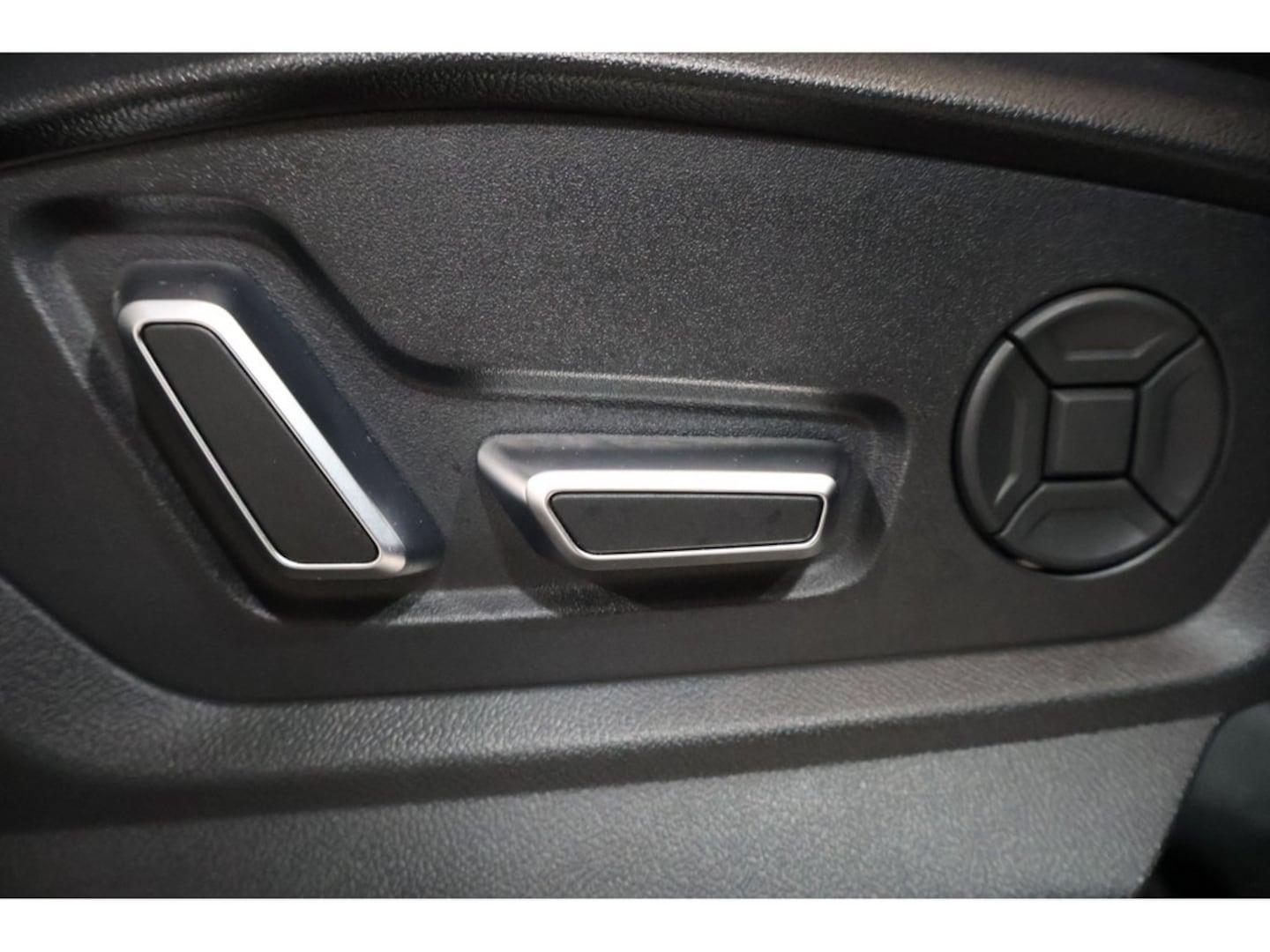 Bild über Audi Q8 SUV 50 TDI quattro tiptronic - für weitere Informationen kontaktieren Sie den Audi Partner