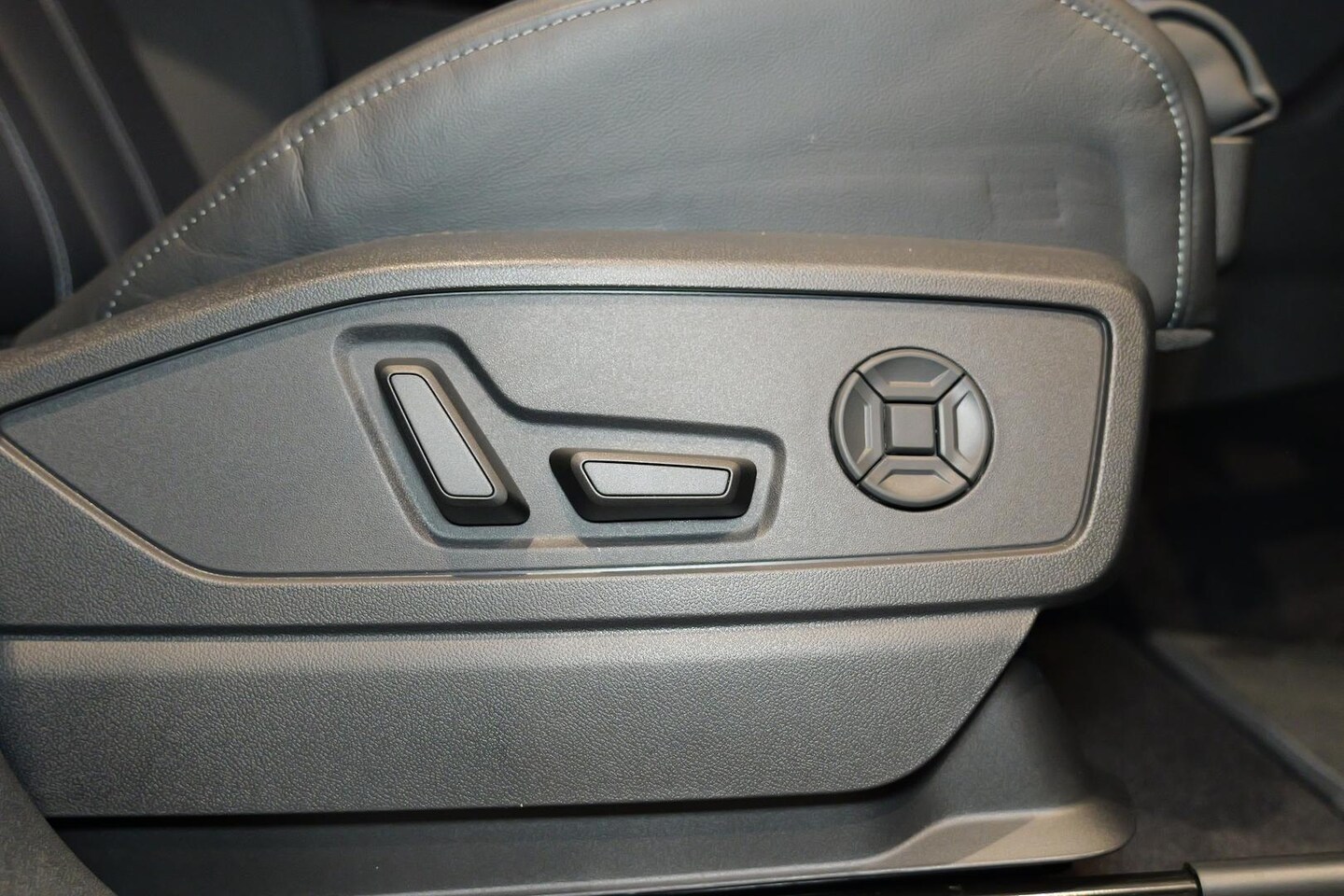 Image about Audi Q5 SUV e-hybrid quattro S tronic
