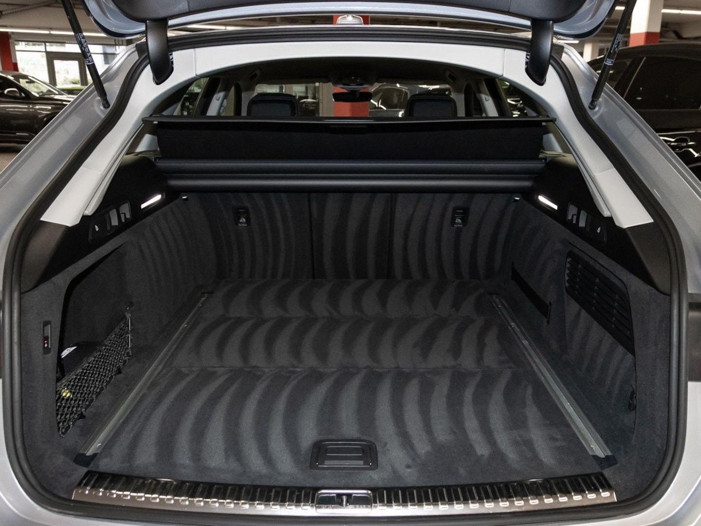 Bild über Audi S6 Avant S6 Avant TDI 253(344) kW(PS) tiptronic - für weitere Informationen kontaktieren Sie den Audi Partner