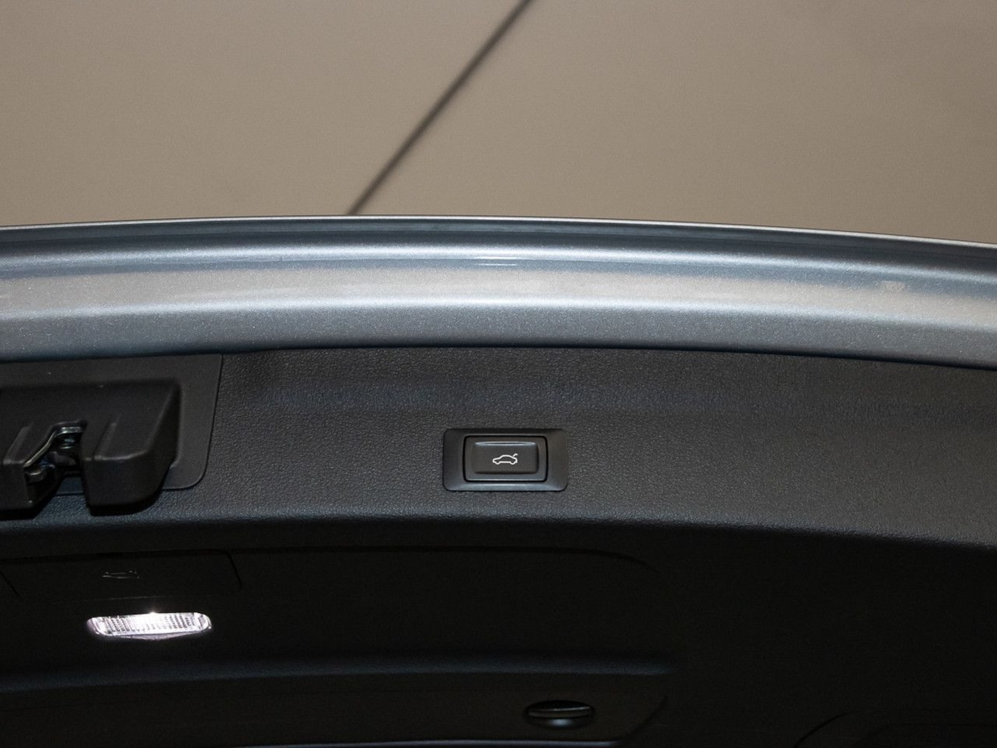 Bild über Audi S6 Avant S6 Avant TDI 253(344) kW(PS) tiptronic - für weitere Informationen kontaktieren Sie den Audi Partner