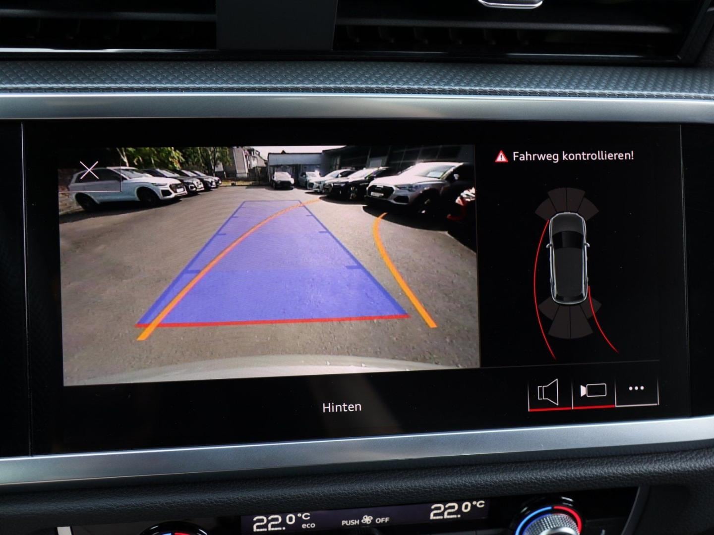 Bild über Audi Q3 S line 40 TFSI quattro S tronic - für weitere Informationen kontaktieren Sie den Audi Partner