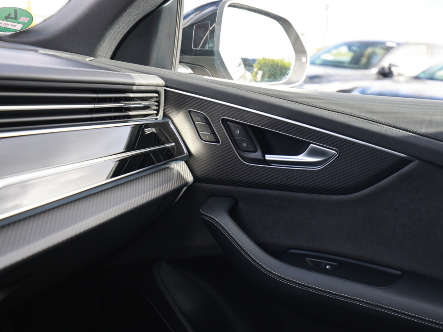 Bild über Audi Q8 SUV TFSI e S line business TFSI e quattro 360 kW tiptronic - für weitere Informationen kontaktieren Sie den Audi Partner