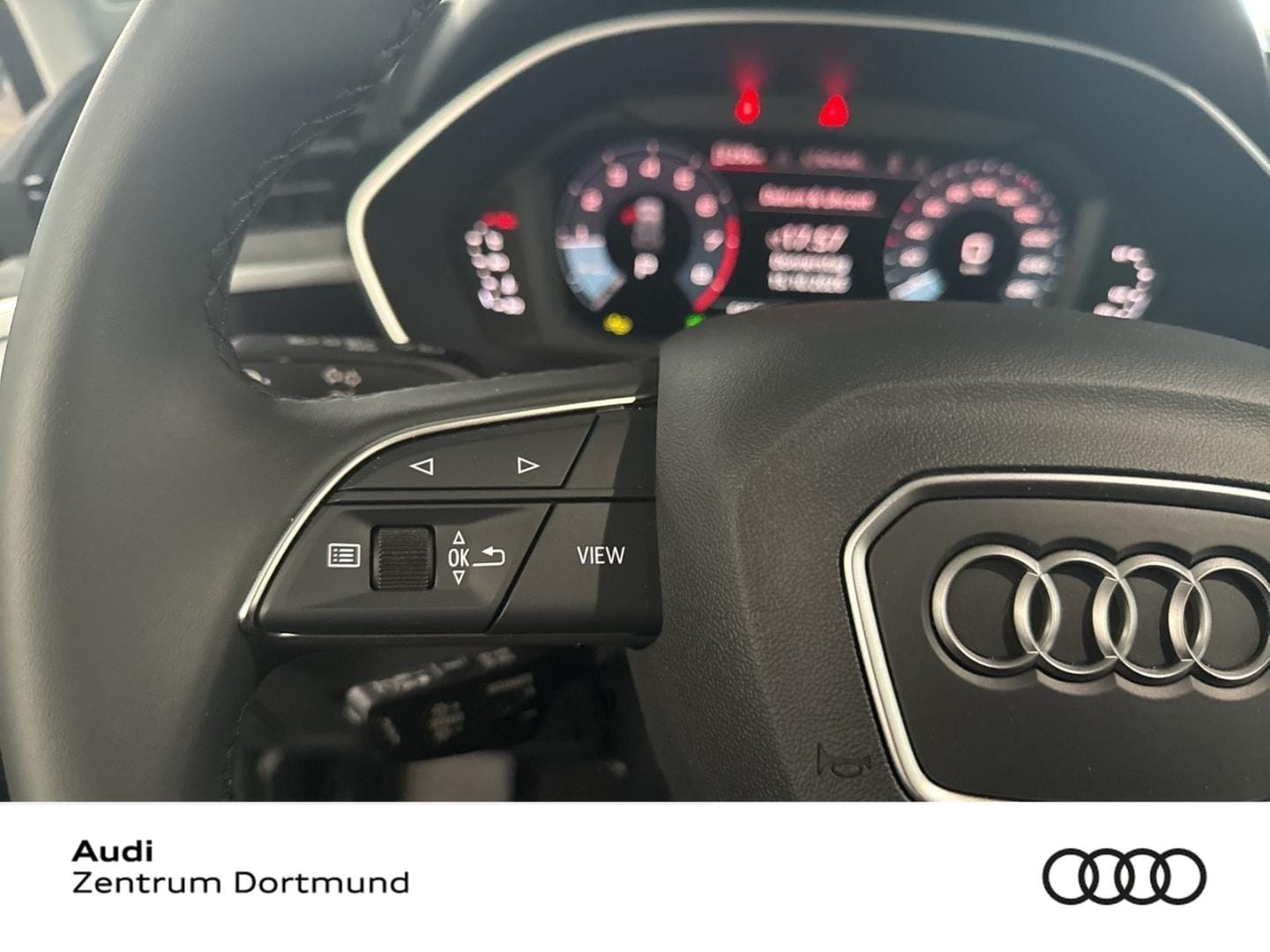Bild über Audi Q3 TFSI quattro 180 kW S tronic - für weitere Informationen kontaktieren Sie den Audi Partner