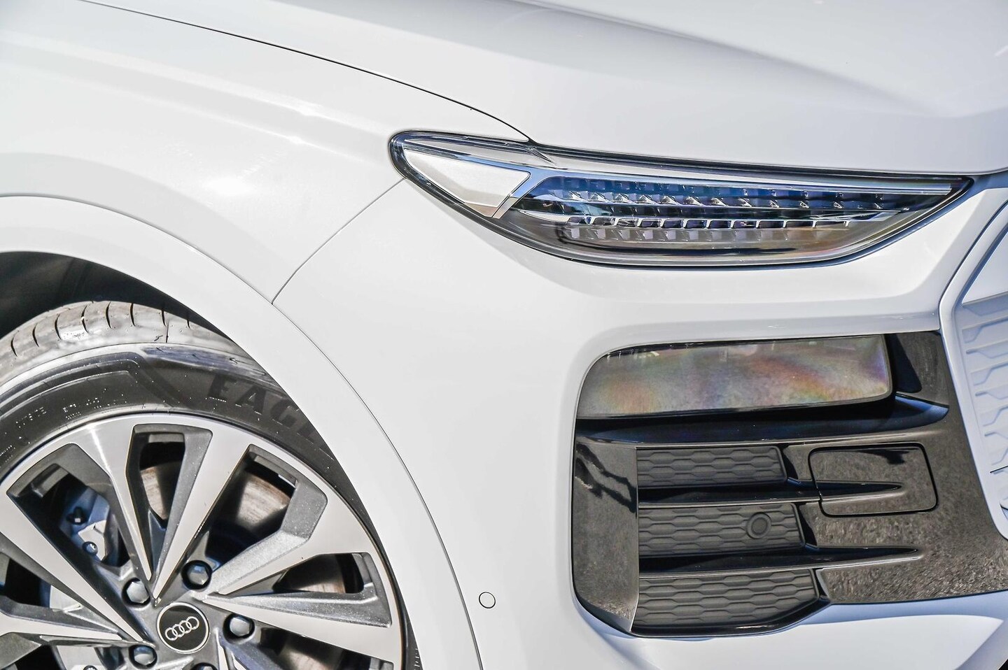 Image about Audi Q6 SUV e-tron e-tron