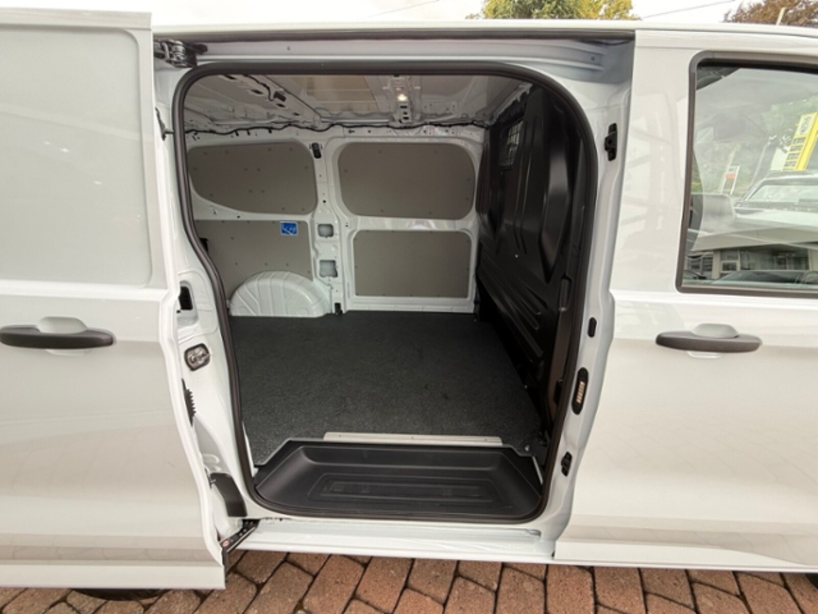 Volkswagen Transporter Kasten kurzer Radstand – Bild 6