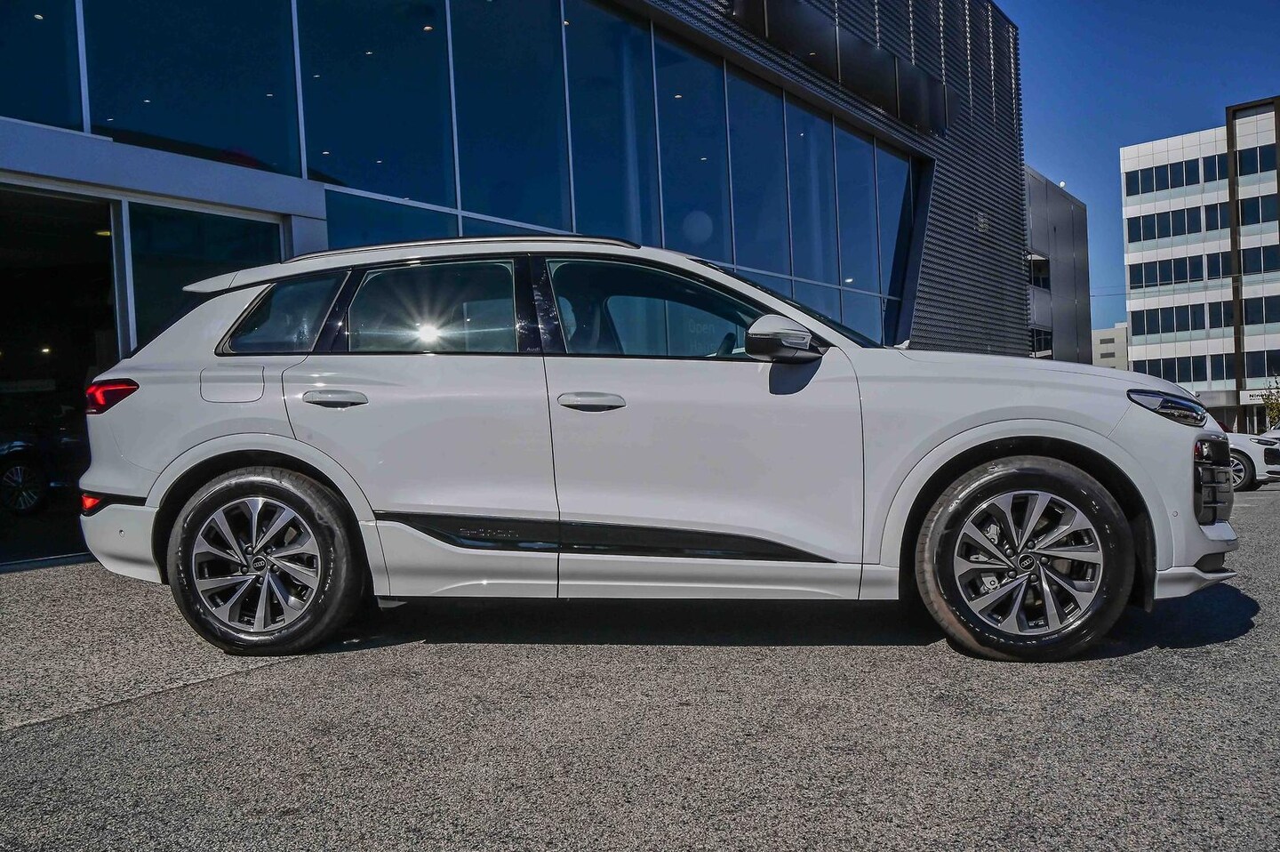 Image about Audi Q6 SUV e-tron e-tron
