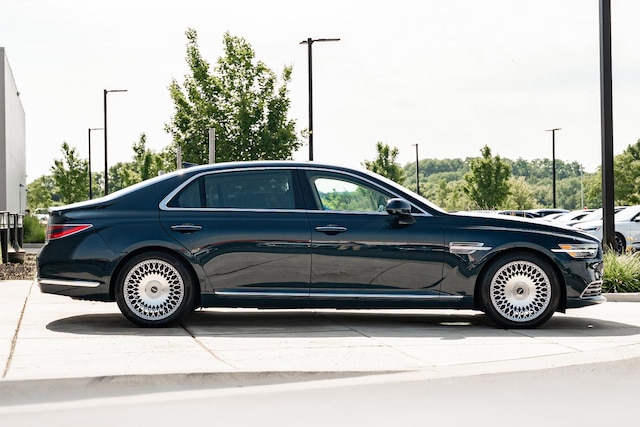 2022 Genesis G90