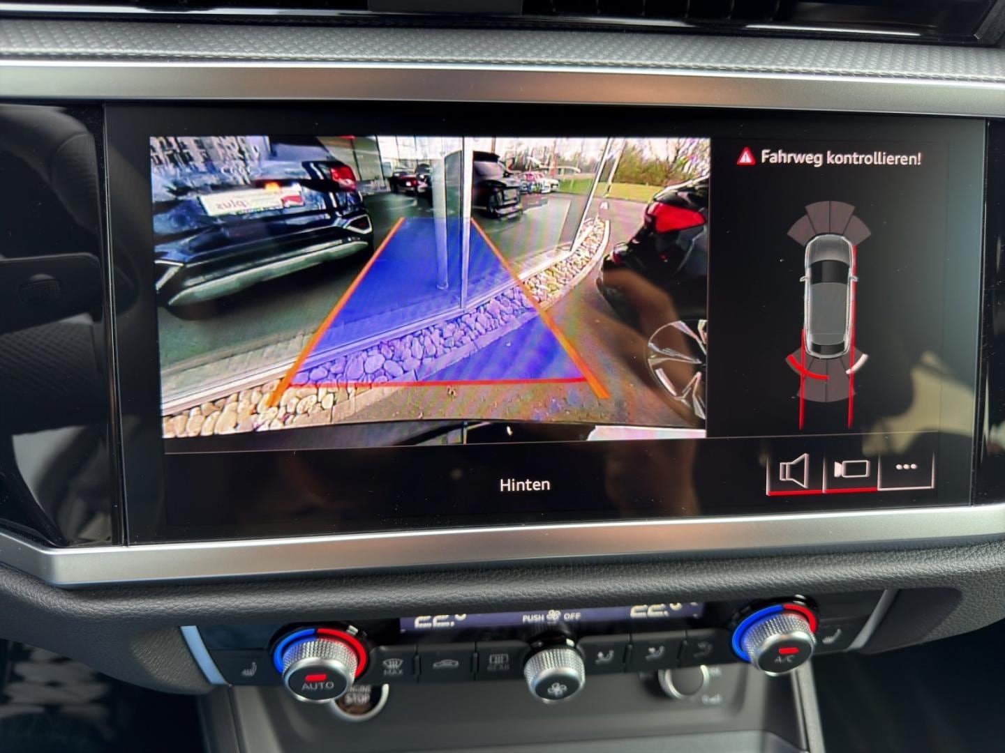 Bild über Audi Q3 Sportback 35 TFSI S tronic - für weitere Informationen kontaktieren Sie den Audi Partner