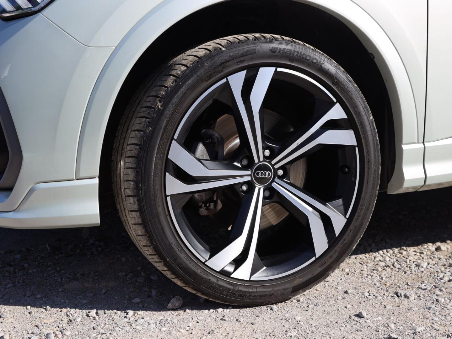 Bild über Audi Q3 S line 40 TFSI quattro S tronic - für weitere Informationen kontaktieren Sie den Audi Partner