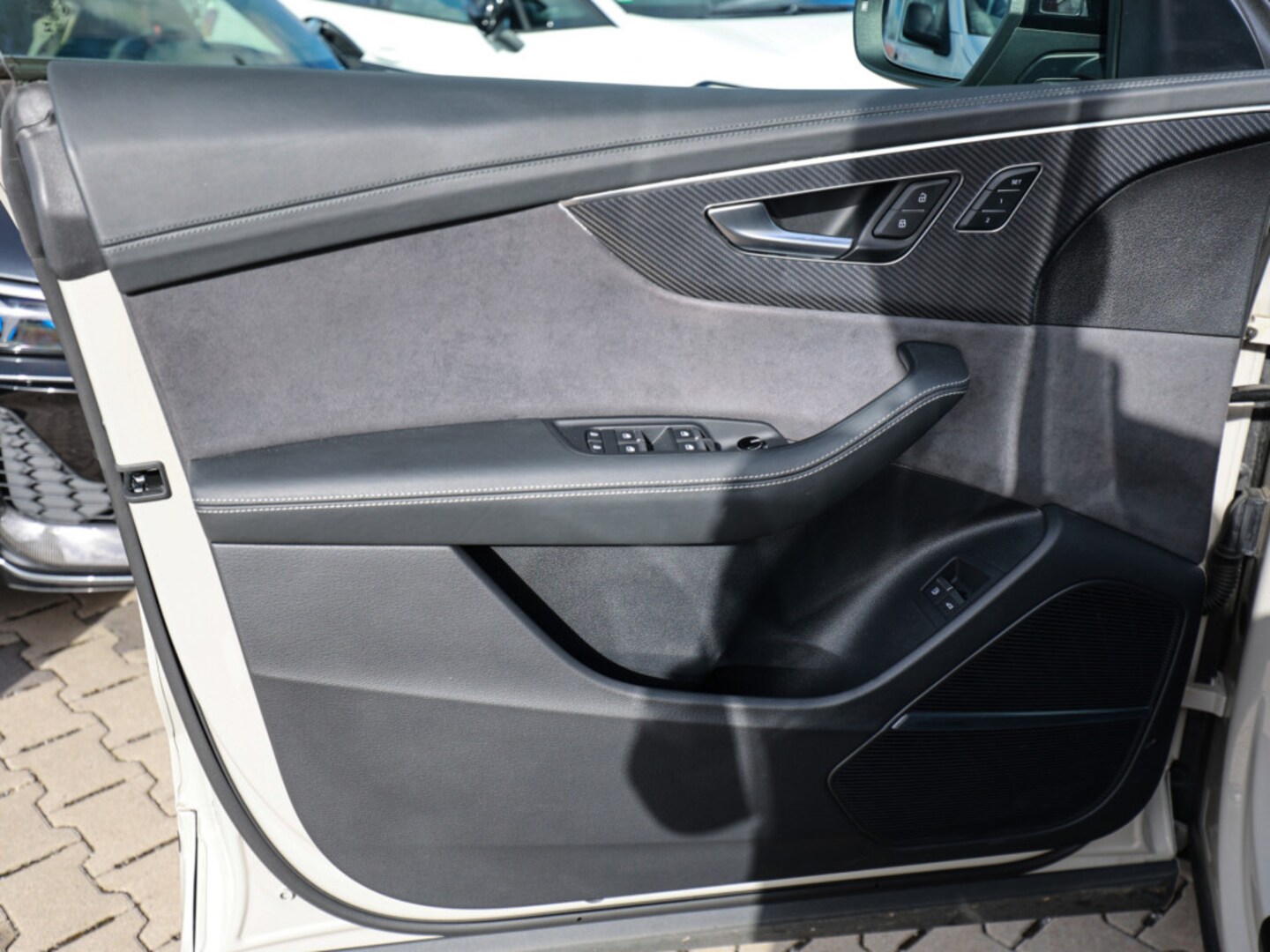 Bild über Audi Q8 SUV TFSI e S line business TFSI e quattro 360 kW tiptronic - für weitere Informationen kontaktieren Sie den Audi Partner