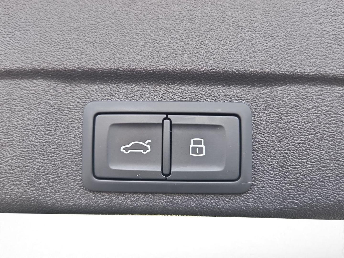 Bild über Audi A6 Avant TDI quattro 220 kW S tronic - für weitere Informationen kontaktieren Sie den Audi Partner