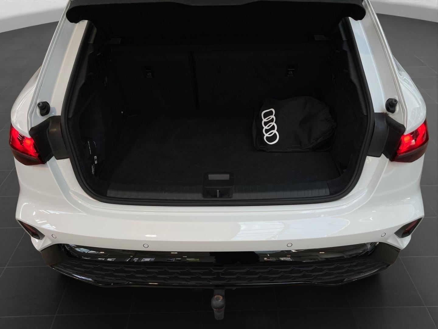 Bild über Audi A3 Sportback TFSI e S line 45 TFSI e S tronic - für weitere Informationen kontaktieren Sie den Audi Partner