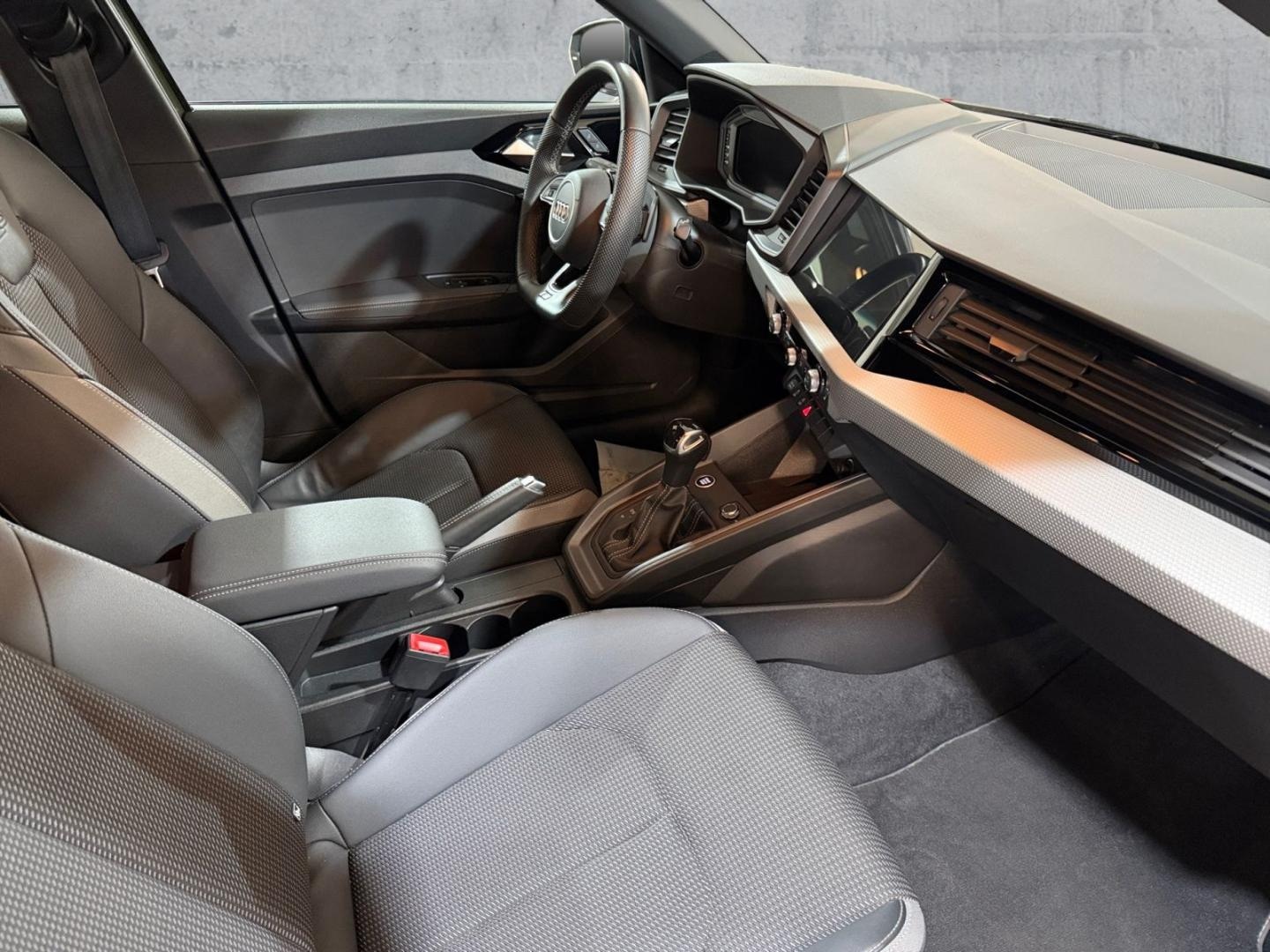Bild über Audi A1 Sportback S line 40 TFSI S tronic - für weitere Informationen kontaktieren Sie den Audi Partner