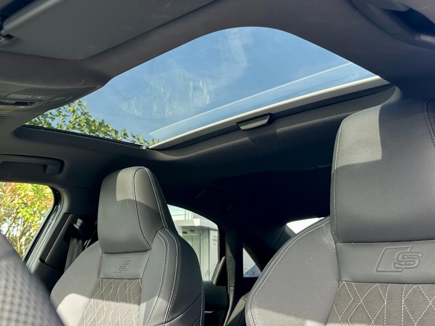 Bild über Audi S3 Limousine TFSI quattro S tronic - für weitere Informationen kontaktieren Sie den Audi Partner