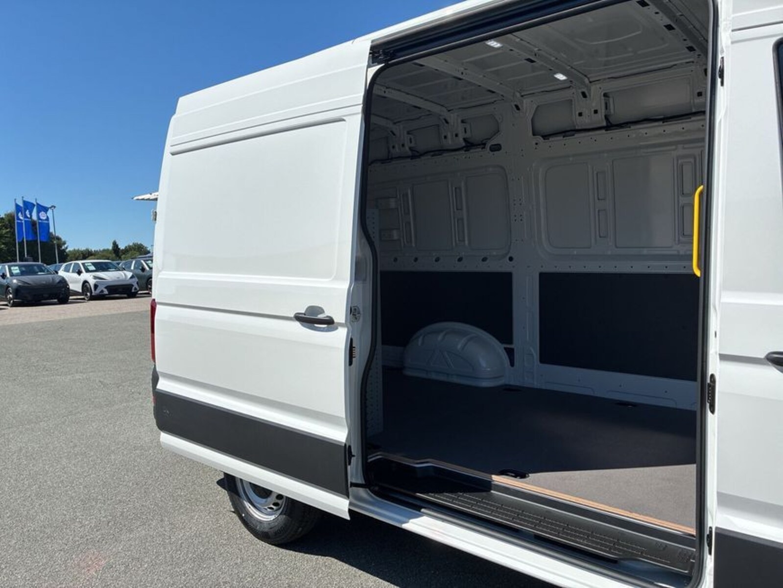 Volkswagen Crafter Kasten mittlerer Radstand – Bild 21