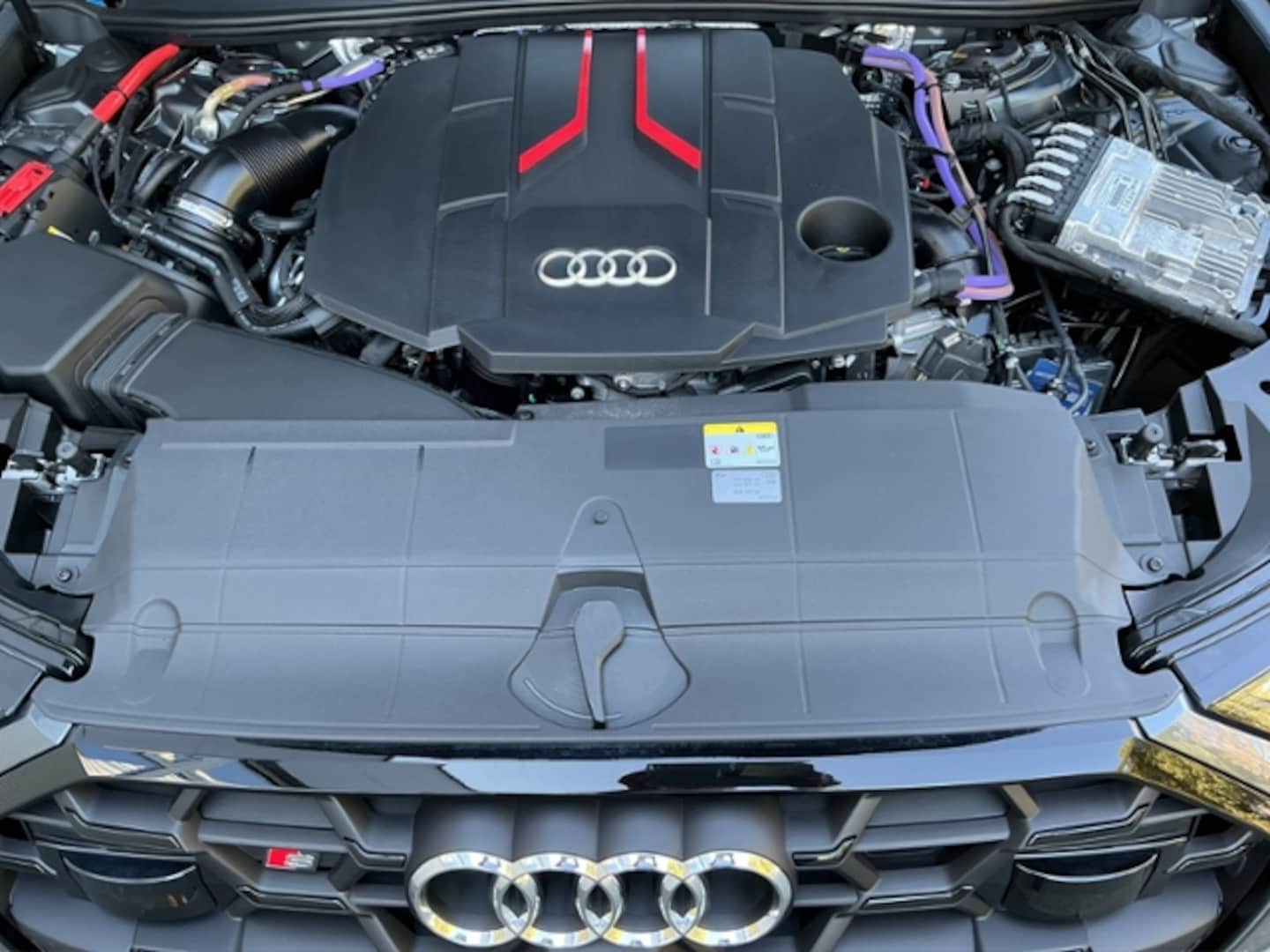 Bild über Audi S6 Avant TDI quattro tiptronic - für weitere Informationen kontaktieren Sie den Audi Partner