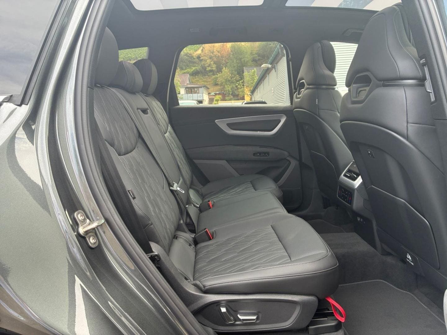 Bild über Audi Q7 SUV TDI quattro 220 kW tiptronic - für weitere Informationen kontaktieren Sie den Audi Partner