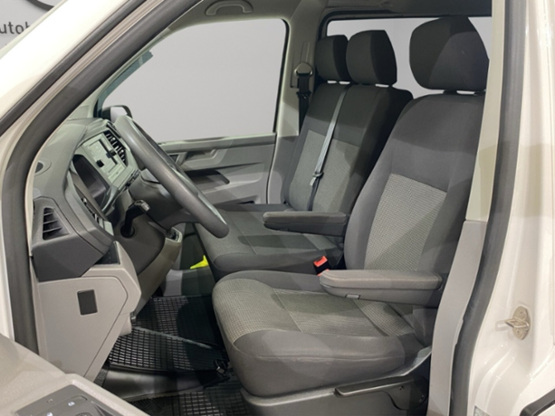 Volkswagen T6.1 Transporter Kombi langer Radstand