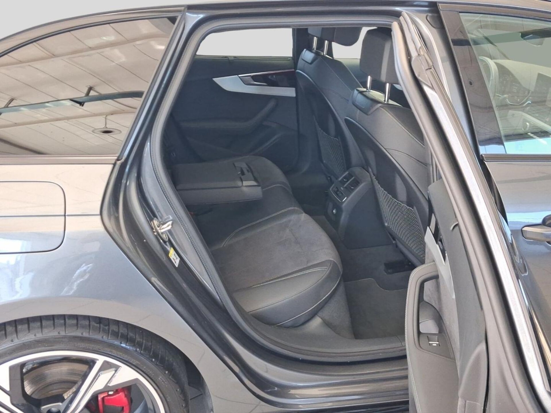 Audi A4 Avant S line