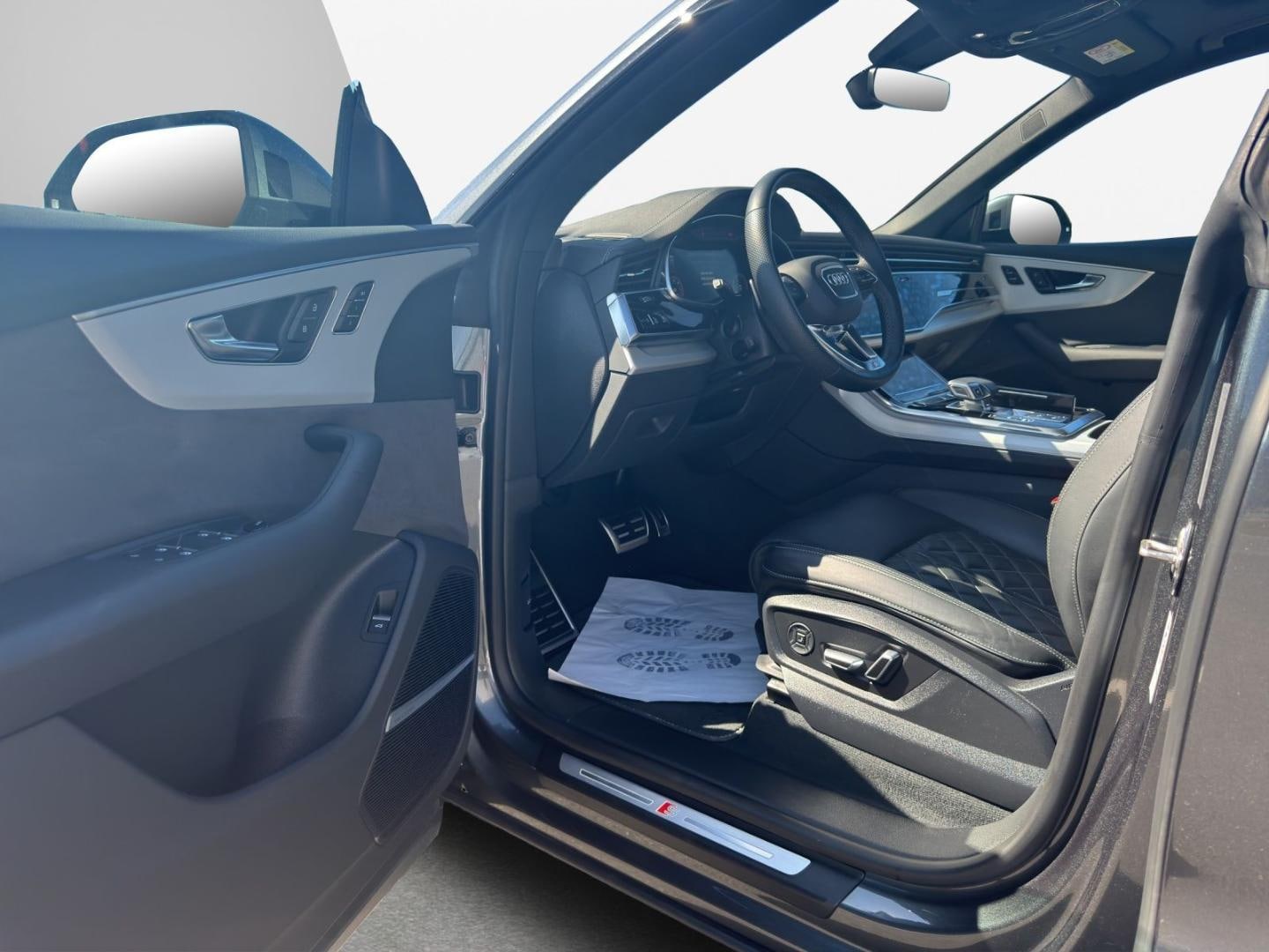 Bild über Audi Q8 SUV 50 TDI quattro tiptronic - für weitere Informationen kontaktieren Sie den Audi Partner