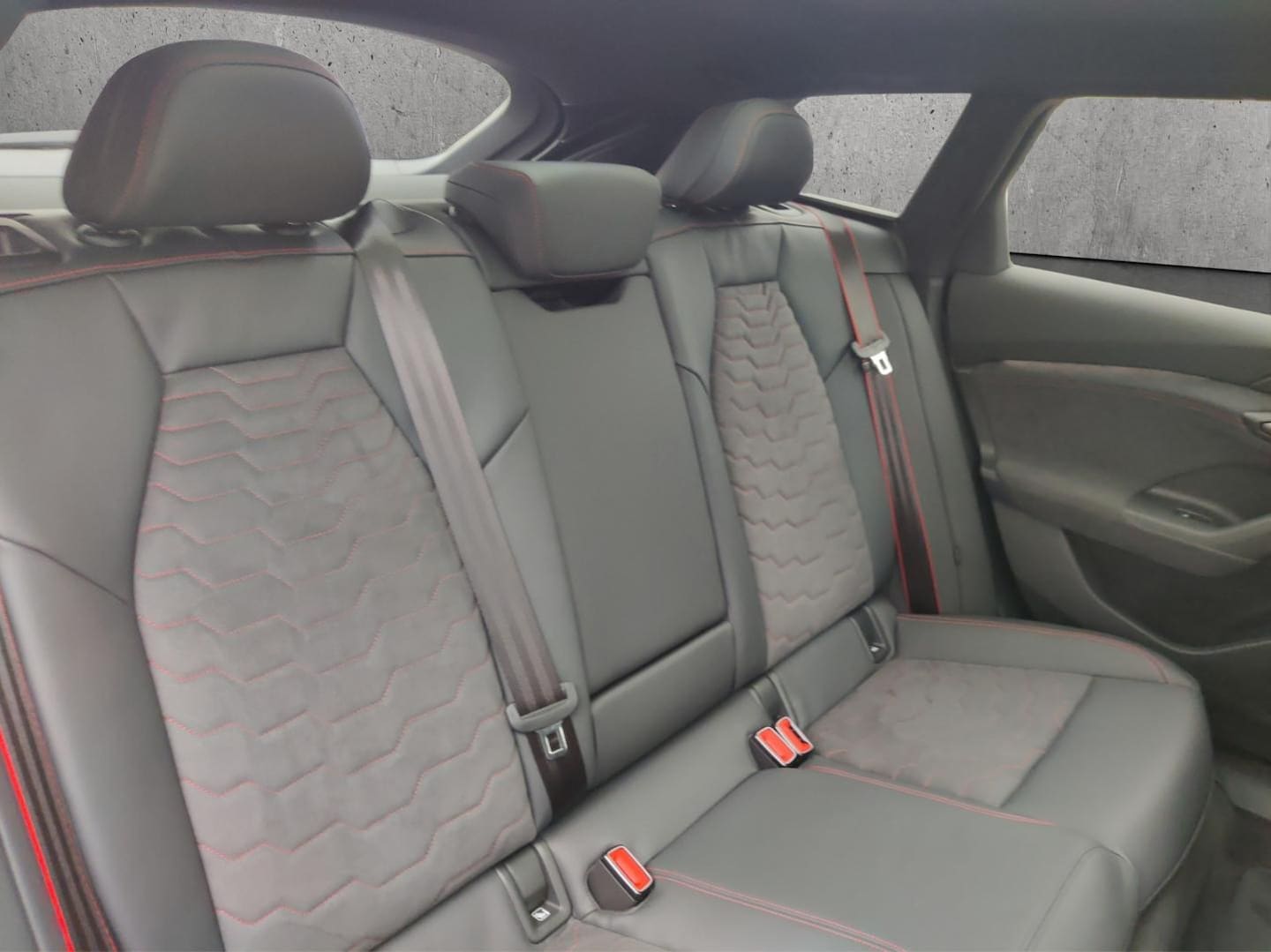 Bild über Audi A6 Avant e-tron e-tron quattro - für weitere Informationen kontaktieren Sie den Audi Partner