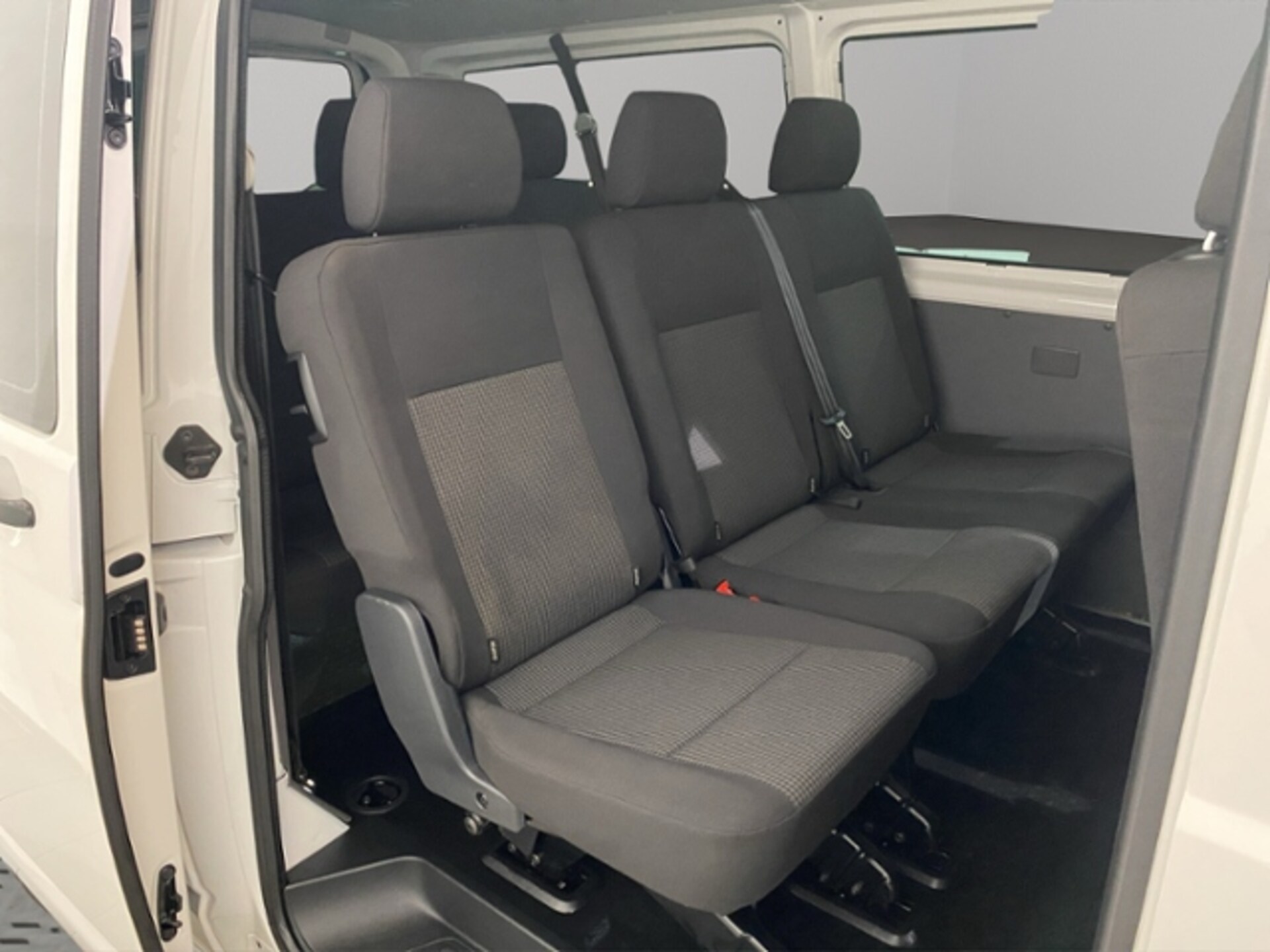 Volkswagen T6.1 Transporter Kombi langer Radstand