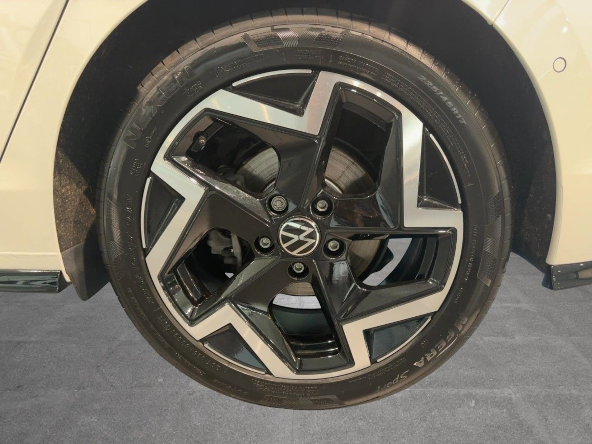 Volkswagen Golf R-Line