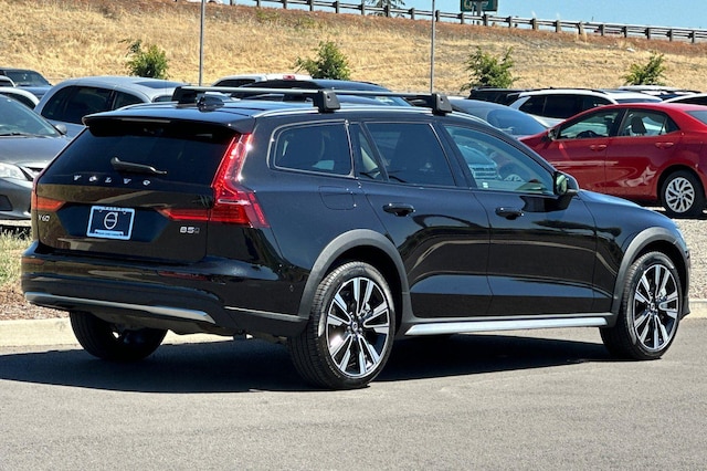 2025 Volvo V60 Cross Country