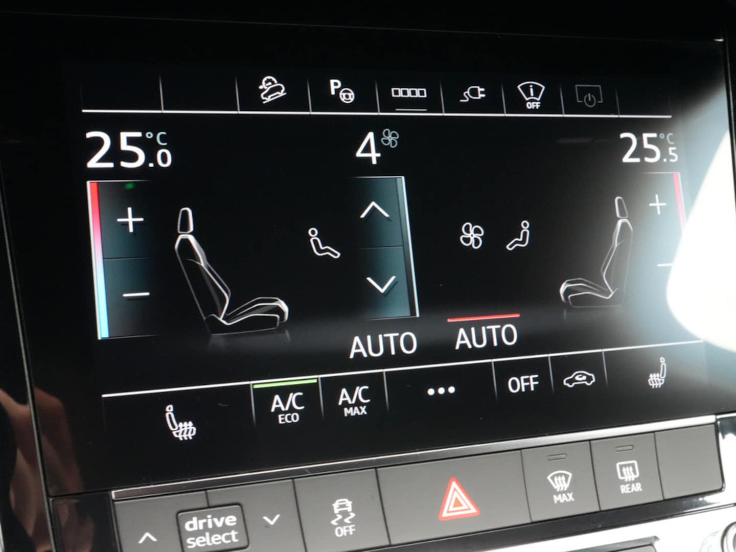 Bild über Audi Q8 e-tron S line 50 e-tron quattro - für weitere Informationen kontaktieren Sie den Audi Partner