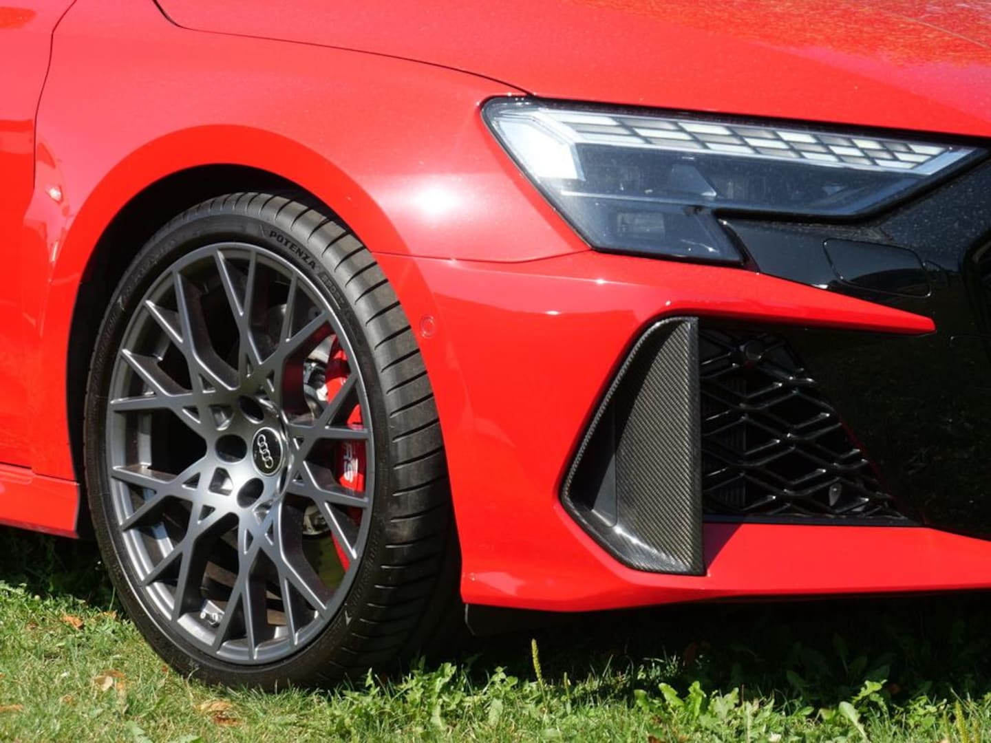 Bild über Audi RS 3 Sportback TFSI quattro S tronic - für weitere Informationen kontaktieren Sie den Audi Partner