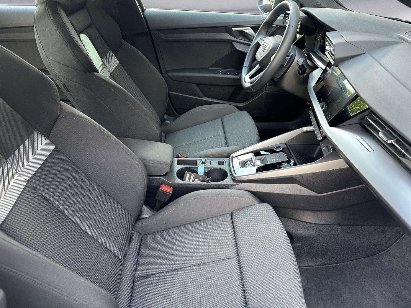Bild über Audi A3 Sportback 35 TFSI S tronic - für weitere Informationen kontaktieren Sie den Audi Partner