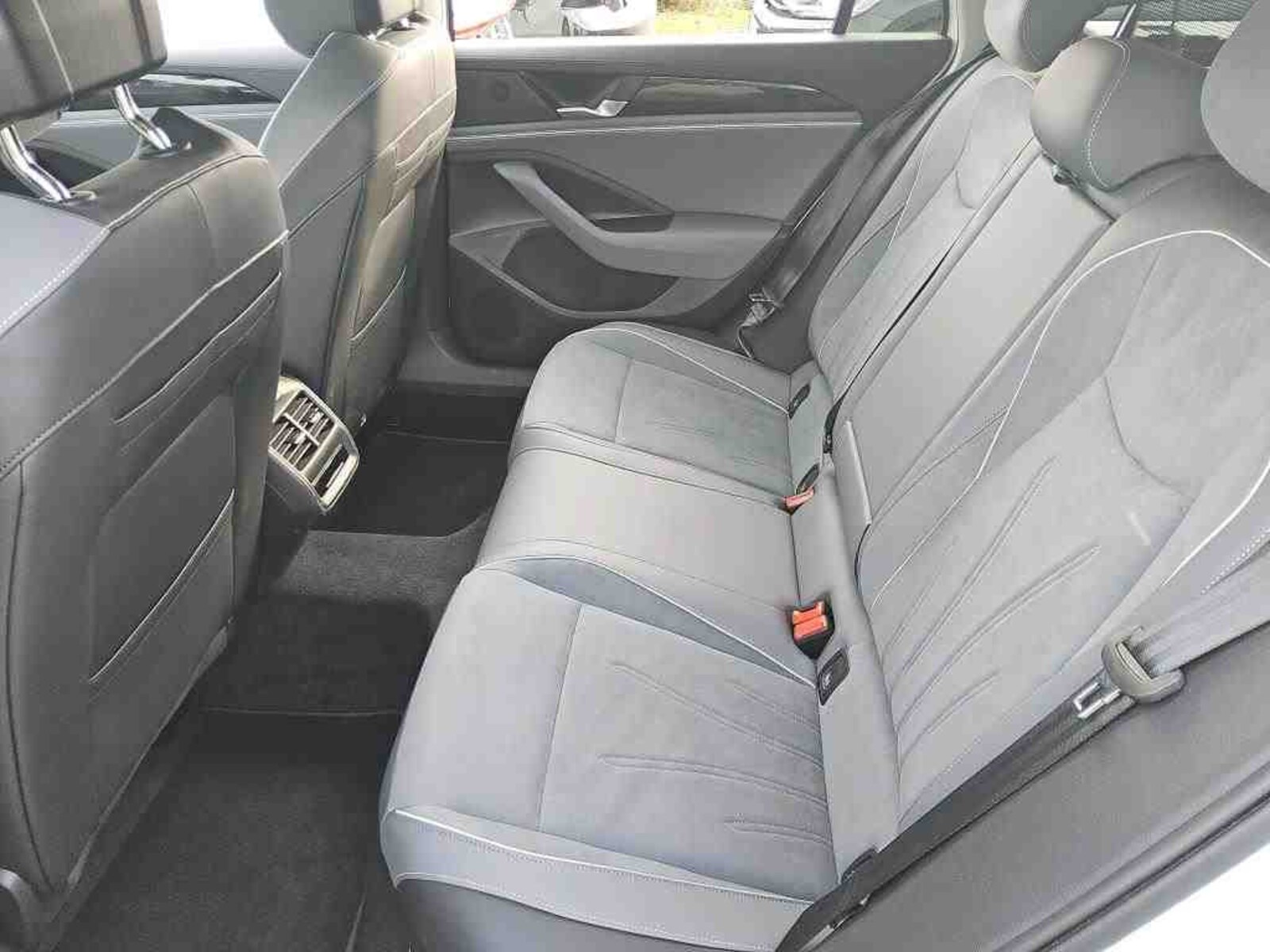 Volkswagen Passat – Bild 8