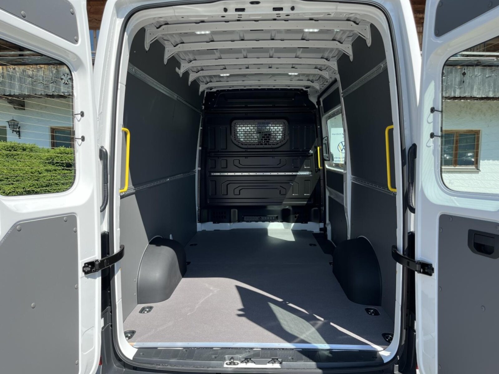 Volkswagen Crafter Kasten mittlerer Radstand – Bild 7